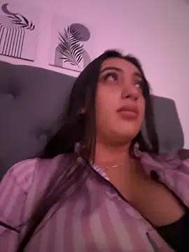 Snapshot of Hannahoff chatting on November 2025 04:55:02 PM Hannahoff online show from November 2025 04:55:02 PM