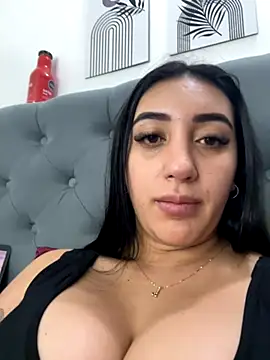 Snapshot of Hannahoff chatting on November 2025 05:52:02 AM Hannahoff online show from November 2025 05:52:02 AM