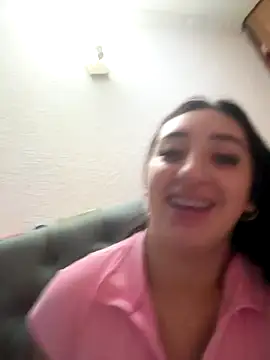 Snapshot of Hannahoff chatting on December 2025 06:19:02 AM Hannahoff online show from December 2025 06:19:02 AM