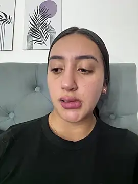 Snapshot of Hannahoff chatting on October 2025 02:12:02 AM Hannahoff online show from October 2025 02:12:02 AM