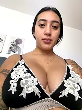 Snapshot of Hannahoff chatting on November 2025 09:15:02 PM Hannahoff online show from November 2025 09:15:02 PM