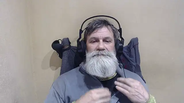 Snapshot of AlexNudo chatting on May 2026 11:40:01 AM AlexNudo online show from May 2026 11:40:01 AM