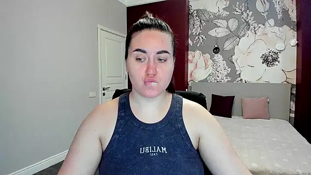 Roxie Bradley online show from March 2026 06:43:02 AM