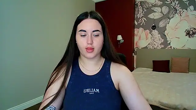 Snapshot of Roxie_Bradley chatting on June 2026 05:29:02 AM Roxie Bradley online show from June 2026 05:29:02 AM