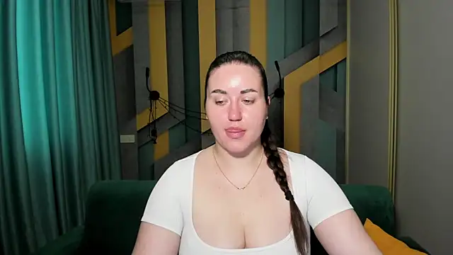 Snapshot of Roxie_Bradley chatting on June 2026 05:41:01 AM Roxie Bradley online show from June 2026 05:41:01 AM