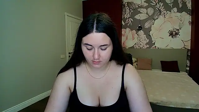 Snapshot of Roxie_Bradley chatting on July 2026 05:42:02 AM Roxie Bradley online show from July 2026 05:42:02 AM