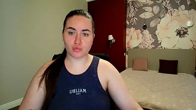 Roxie Bradley online show from April 2026 05:47:01 AM