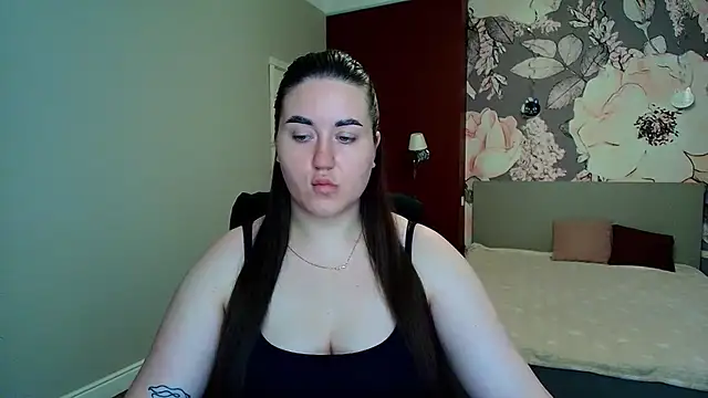 Snapshot of Roxie_Bradley chatting on July 2026 05:40:02 AM Roxie Bradley online show from July 2026 05:40:02 AM