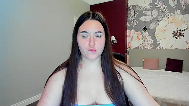 Snapshot of Roxie_Bradley chatting on November 2025 07:11:02 AM Roxie Bradley online show from November 2025 07:11:02 AM