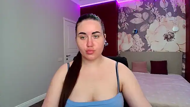 Roxie Bradley online show from May 2026 05:44:02 AM