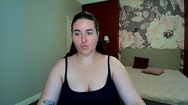 Snapshot of Roxie_Bradley chatting on July 2026 05:48:02 AM Roxie Bradley online show from July 2026 05:48:02 AM