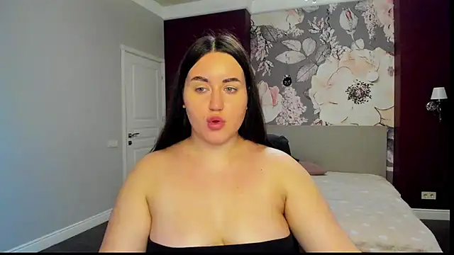 Snapshot of Roxie_Bradley chatting on December 2025 06:40:01 AM Roxie Bradley online show from December 2025 06:40:01 AM