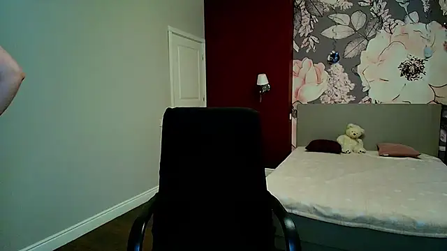 Snapshot of Roxie_Bradley chatting on July 2026 05:51:02 AM Roxie Bradley online show from July 2026 05:51:02 AM