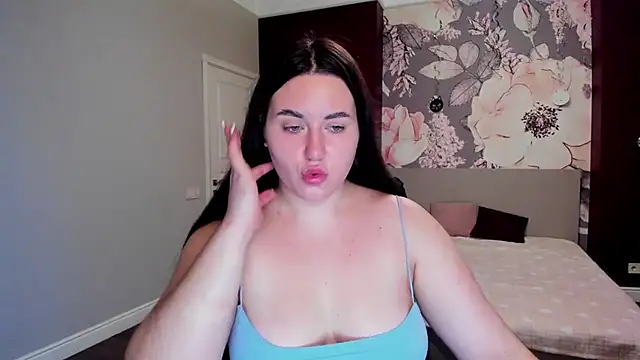 Snapshot of Roxie_Bradley chatting on December 2025 06:45:02 AM Roxie Bradley online show from December 2025 06:45:02 AM