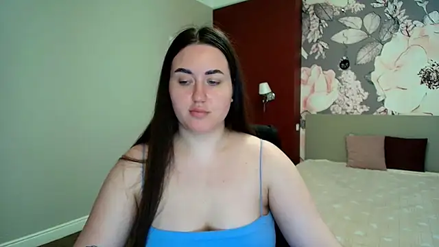 Roxie Bradley online show from April 2026 05:42:02 AM