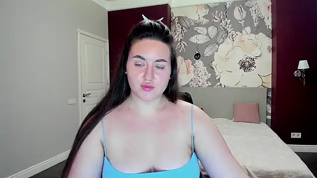 Snapshot of Roxie_Bradley chatting on November 2025 06:58:01 AM Roxie Bradley online show from November 2025 06:58:01 AM