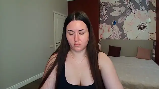 Snapshot of Roxie_Bradley chatting on June 2026 06:52:02 AM Roxie Bradley online show from June 2026 06:52:02 AM