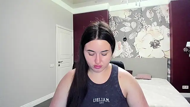 Snapshot of Roxie_Bradley chatting on November 2025 06:40:02 AM Roxie Bradley online show from November 2025 06:40:02 AM