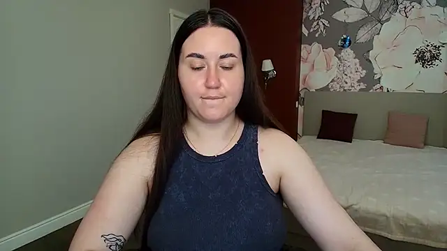 Roxie Bradley online show from June 2026 05:51:02 AM