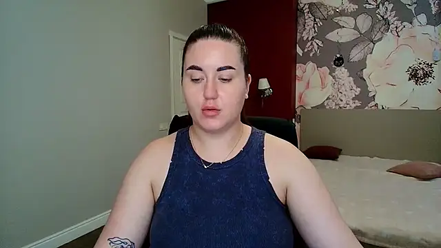 Snapshot of Roxie_Bradley chatting on June 2026 06:46:01 AM Roxie Bradley online show from June 2026 06:46:01 AM