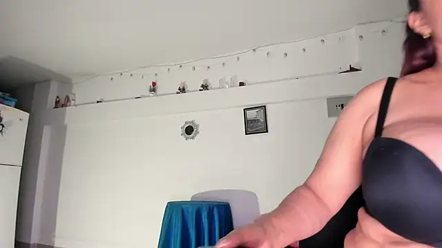 Sinthia Collins online show from February 2026 02:22:02 AM