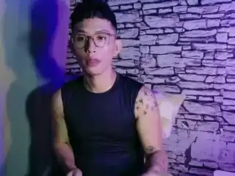 xlovercum online show from April 2026 03:30:02 PM