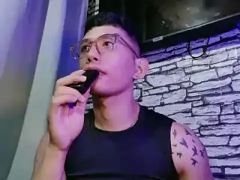 xlovercum online show from April 2026 03:51:02 PM