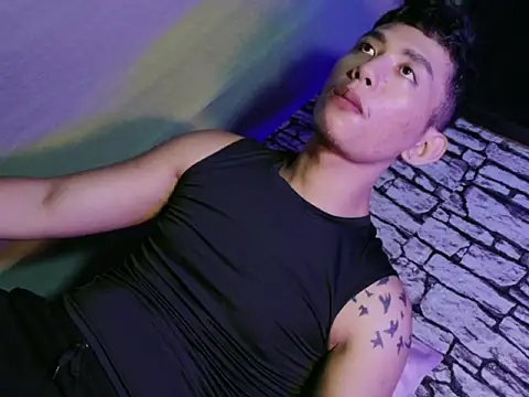 xlovercum online show from April 2026 01:07:02 PM