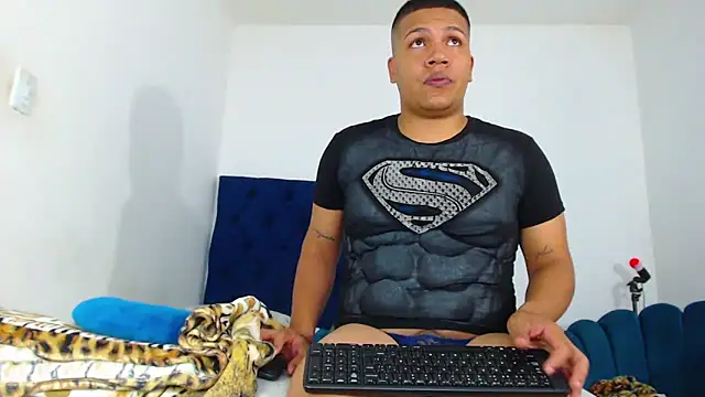 Snapshot of StevanHouston chatting on December 2024 02:04:01 PM StevanHouston online show from December 2024 02:04:01 PM