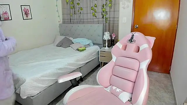 charlott7 online show from December 2025 03:52:02 AM