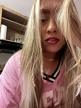 Im sophiie online show from October 2025 05:55:02 AM