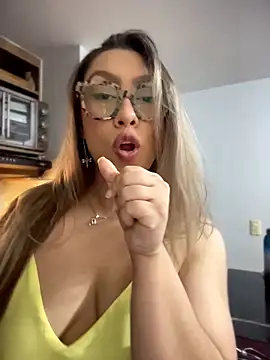 Im sophiie online show from March 2026 06:14:02 AM