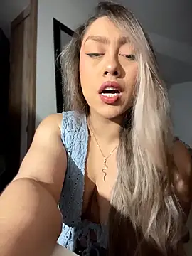 Snapshot of Im_sophiie chatting on February 2026 06:26:01 AM Im sophiie online show from February 2026 06:26:01 AM