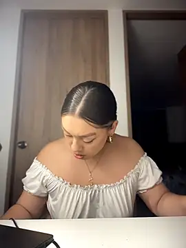 Snapshot of Im_sophiie chatting on February 2026 06:22:01 AM Im sophiie online show from February 2026 06:22:01 AM