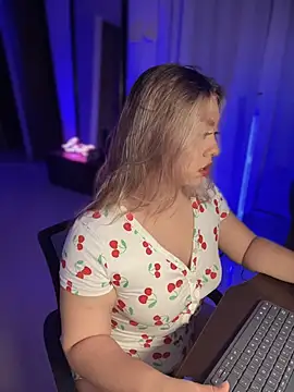 Im sophiie online show from November 2025 06:06:02 AM