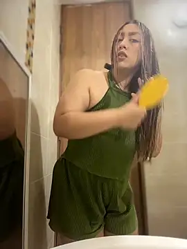 Snapshot of Im_sophiie chatting on December 2025 06:18:02 AM Im sophiie online show from December 2025 06:18:02 AM