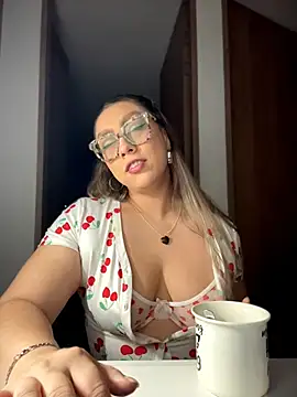 Snapshot of Im_sophiie chatting on February 2026 06:56:02 AM Im sophiie online show from February 2026 06:56:02 AM