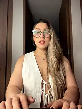 Im sophiie online show from April 2026 07:15:02 AM