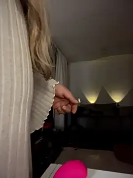 Im sophiie online show from April 2026 06:49:02 AM