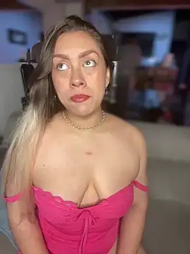 Im sophiie online show from March 2025 09:17:02 AM