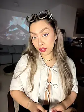 Snapshot of Im_sophiie chatting on February 2026 06:49:01 AM Im sophiie online show from February 2026 06:49:01 AM