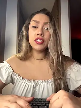 Snapshot of Im_sophiie chatting on March 2026 06:46:01 AM Im sophiie online show from March 2026 06:46:01 AM