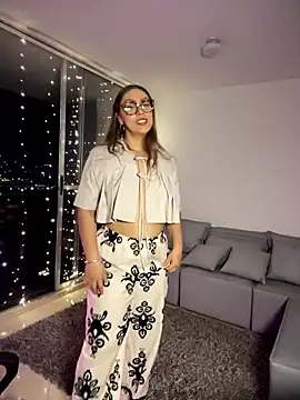 Im sophiie online show from March 2026 07:15:01 AM