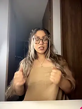 Im sophiie online show from March 2026 06:57:02 AM