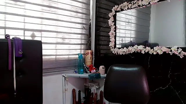 Snapshot of VIOLETTA-HOT chatting on March 2025 05:01:01 PM VIOLETTA-HOT online show from March 2025 05:01:01 PM