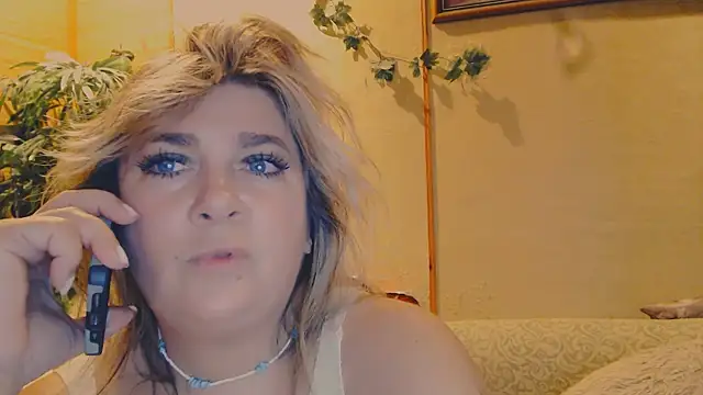 Malena Mi online show from November 2025 08:47:02 PM