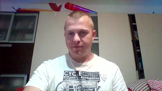 Snapshot of Matttthees chatting on September 2025 06:13:02 PM Matttthees online show from September 2025 06:13:02 PM