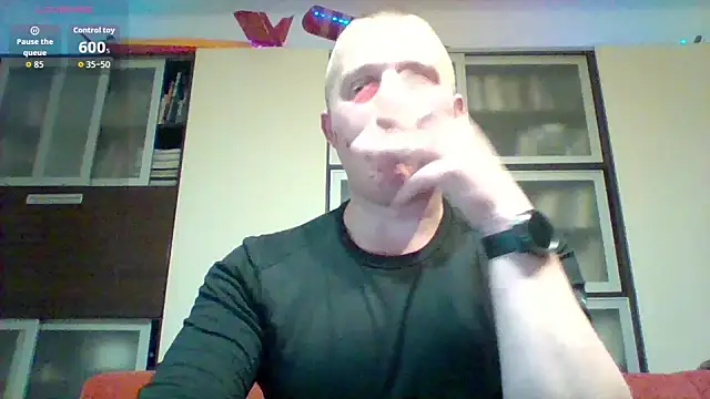 Matttthees online show from November 2025 09:08:02 PM