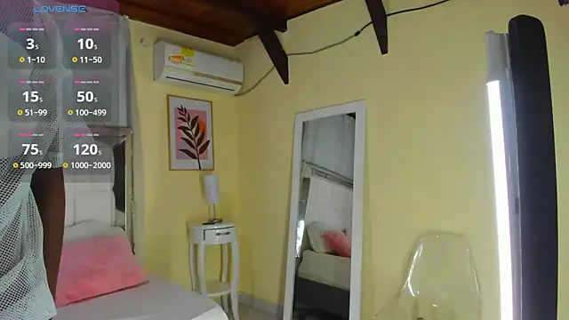 Snapshot of AlmaSean chatting on February 2025 07:46:01 PM AlmaSean online show from February 2025 07:46:01 PM