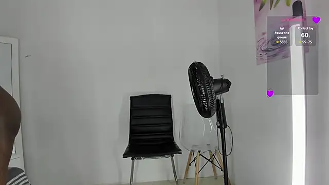 Snapshot of AlmaSean chatting on January 2025 06:59:01 PM AlmaSean online show from January 2025 06:59:01 PM